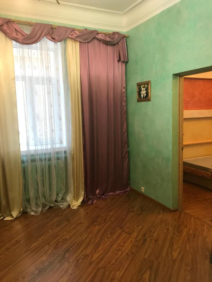 Уютная Квартира В Центре Старого Города! Kamianets-Podilskyi Luaran gambar